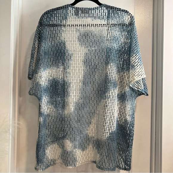 Easywear by Chicos Sky Blue & White Tie Dye Design Open Work Cardigan. Size 3. - Picture 3 of 9